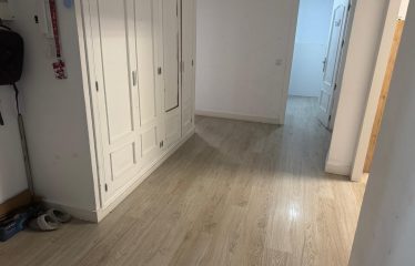 PISO DE 4 DORMITORIOS 2 BAÑOS DE 100M APRO