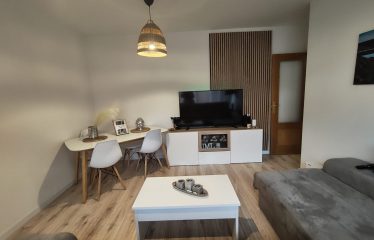 PISO BAJO CON PATIO CON TRASTERO Y 3 DORMITORIOS