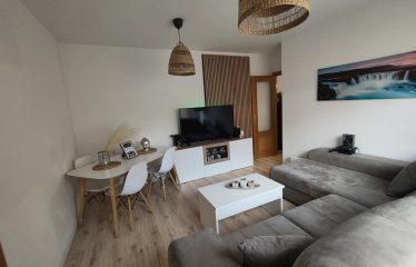 PISO BAJO CON PATIO CON TRASTERO Y 3 DORMITORIOS