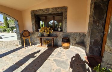 FINCA RÚSTICA EN VILLAFLORES DE 1600 M CON 5 DORMITORIOS