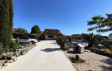 FINCA RÚSTICA EN VILLAFLORES DE 1600 M CON 5 DORMITORIOS