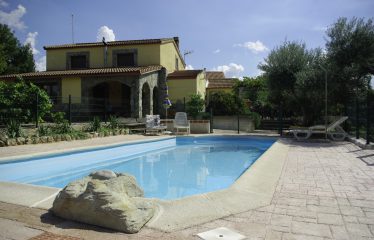 FINCA RÚSTICA EN VILLAFLORES DE 1600 M CON 5 DORMITORIOS